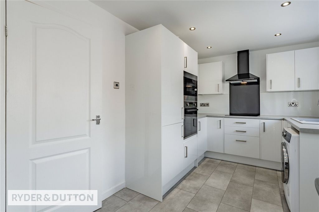 Property photo 3 of 23 Kitchen