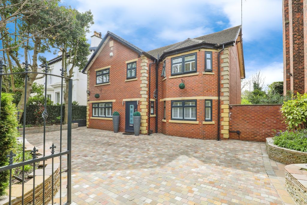 Property photo 1 of 15