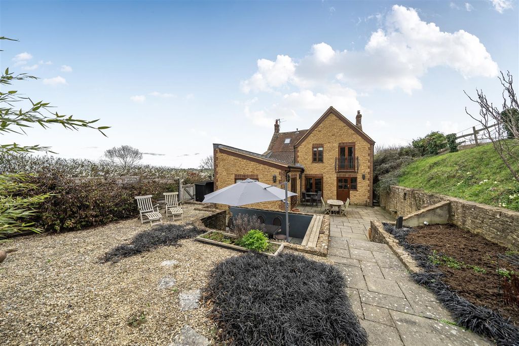 Property photo 3 of 24 1423435-2-69c28672Cce59.Jpg