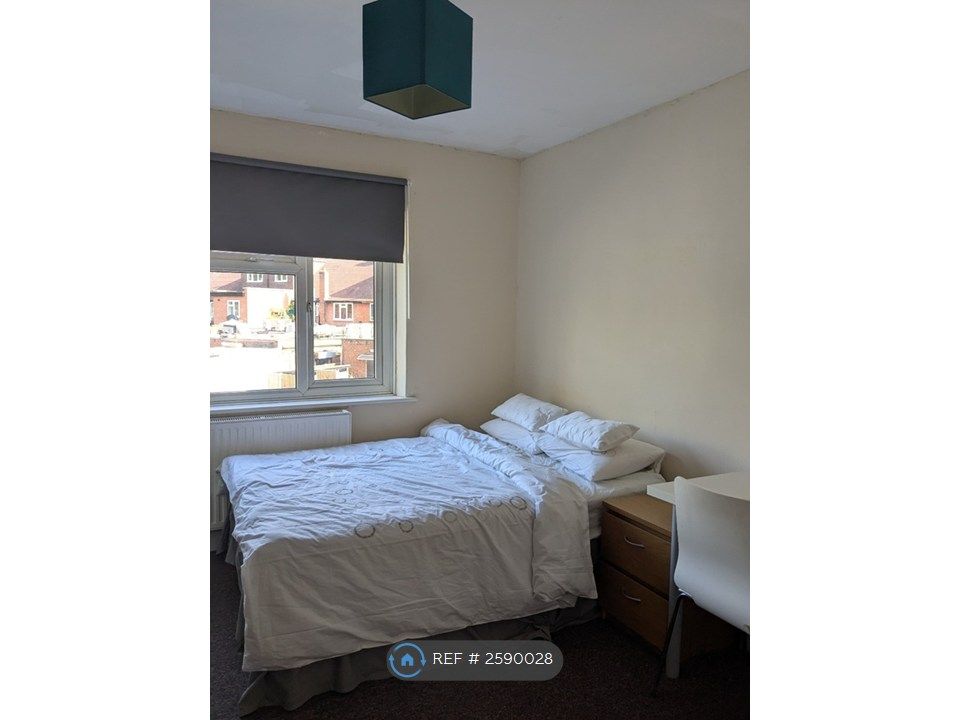 Property photo 2 of 7 Sunny Room With Comfortable Double Bed