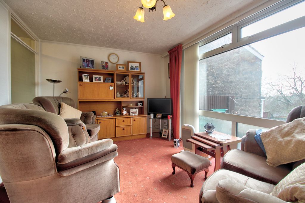 Property photo 2 of 17 Img_1972_3_4_Interior 4