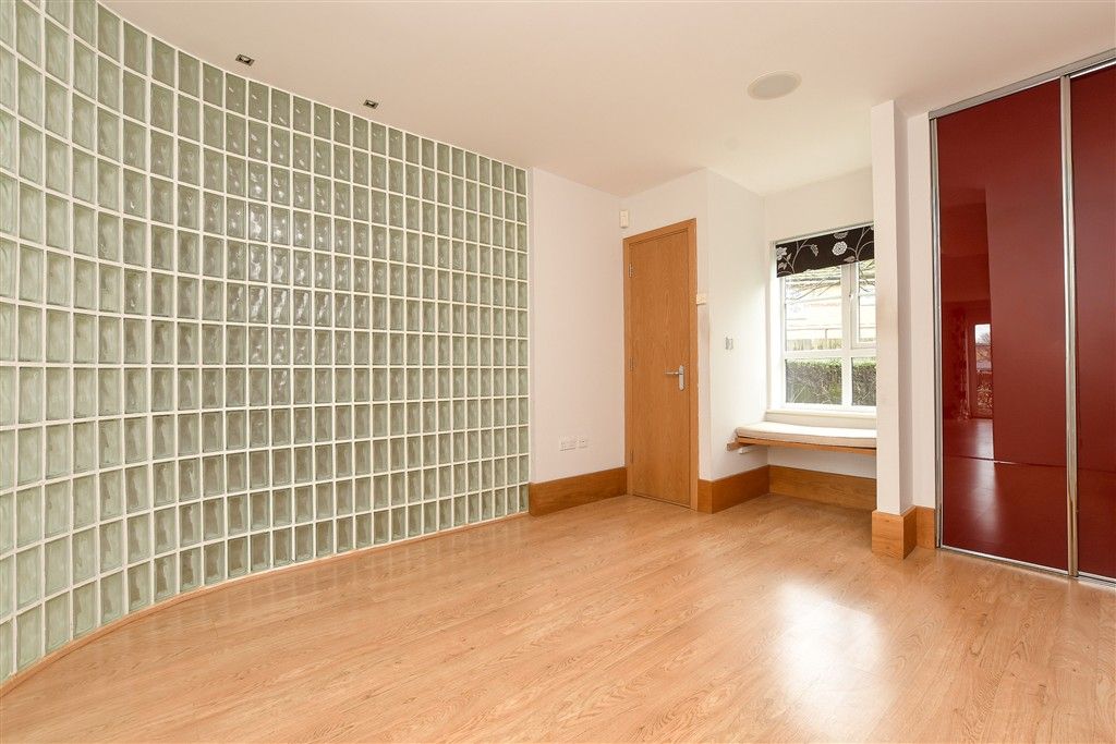 Property photo 3 of 9 Bedroom