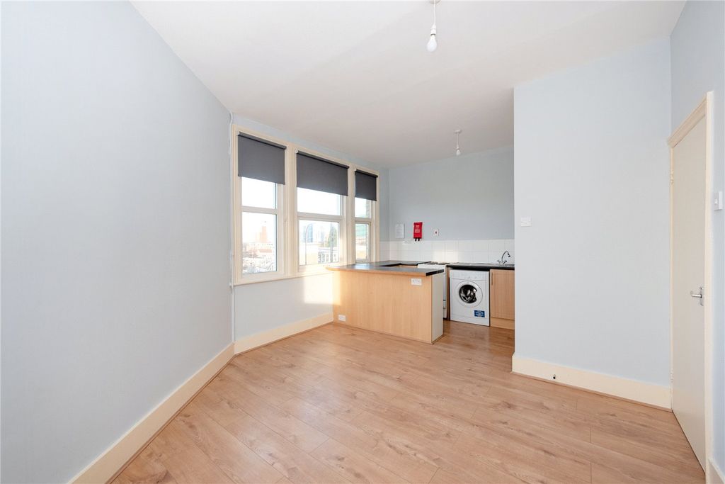 Property photo 1 of 9 Picture No. 07