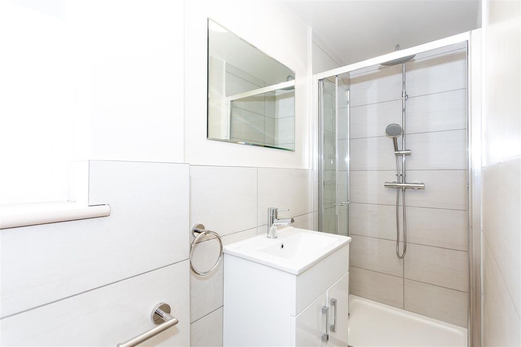 Property photo 1 of 11 Gordon Road-16.Jpg