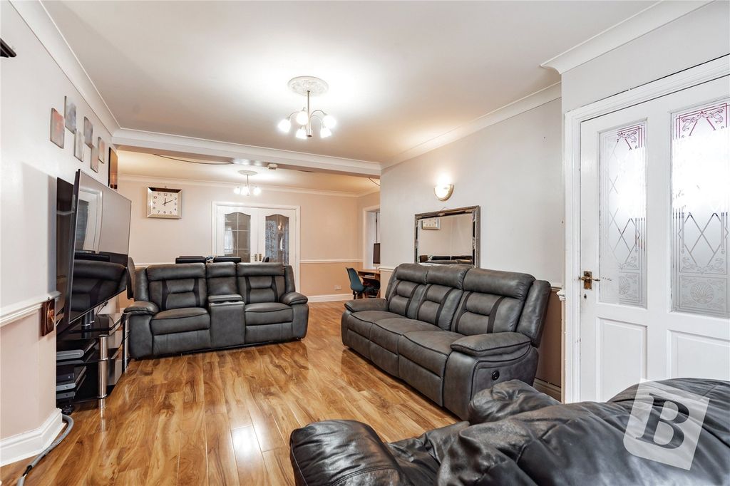 Property photo 2 of 21 Lounge