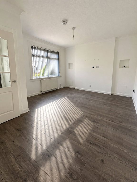 Property photo 3 of 8 Picture No. 05