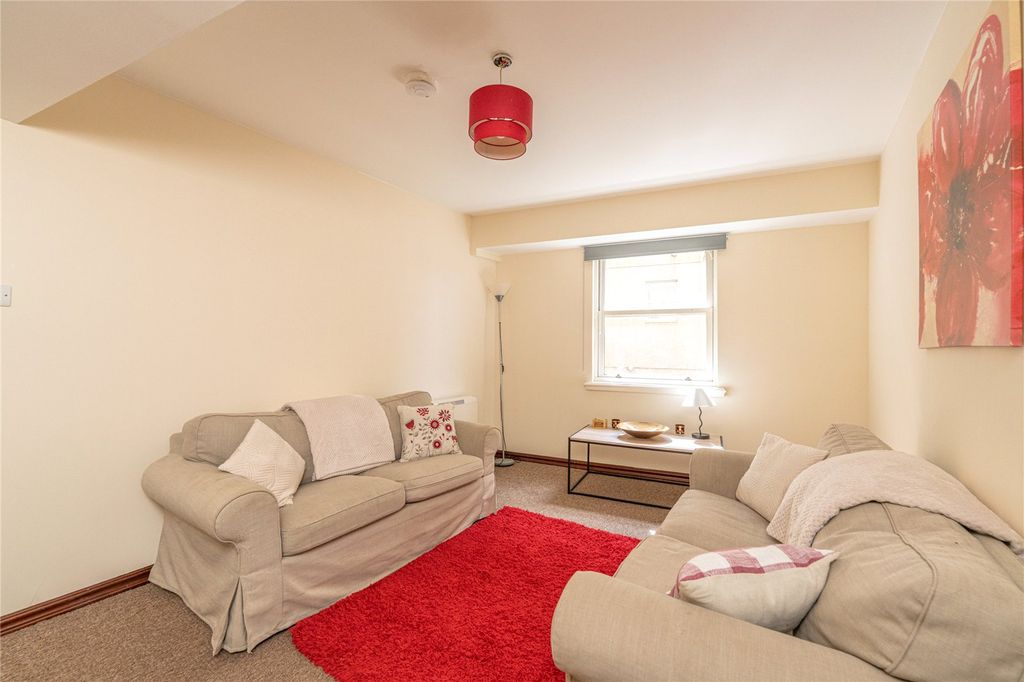 Property photo 3 of 14 Lounge Alt