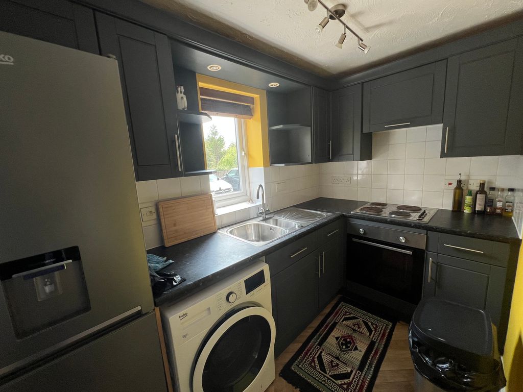 Property photo 3 of 6 Kitchen