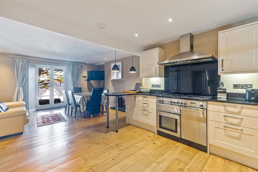 Property photo 3 of 20 A13 - 113 Victoria Road, Dartmouth Elm Grove - 251