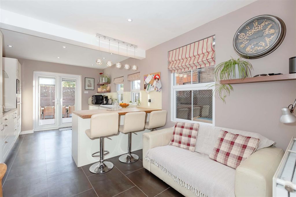 Property photo 2 of 19 Pavilion Rd_16.Jpg