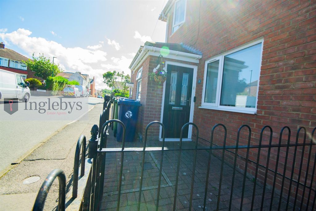 Property photo 2 of 25