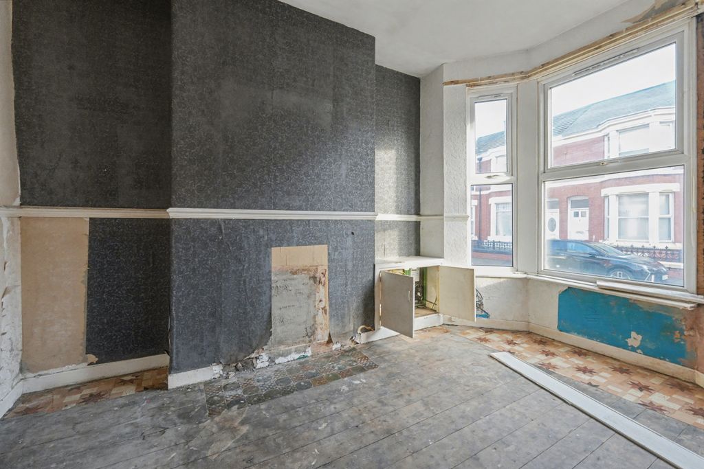 Property photo 2 of 18 152 Leopold Road, Liverpool L7 8Ss