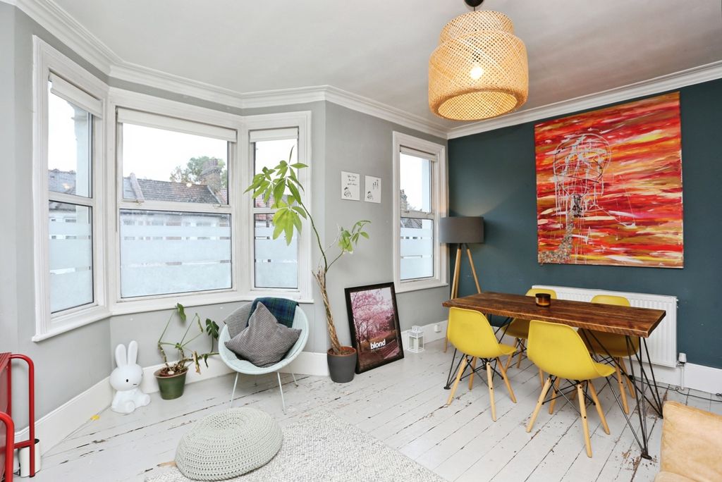 Property photo 3 of 10 Photo