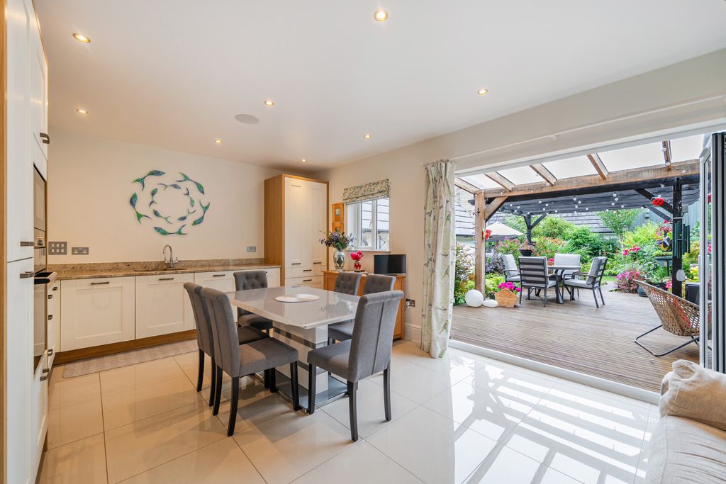 Property photo 3 of 23 1508935-3-1A00Efd...