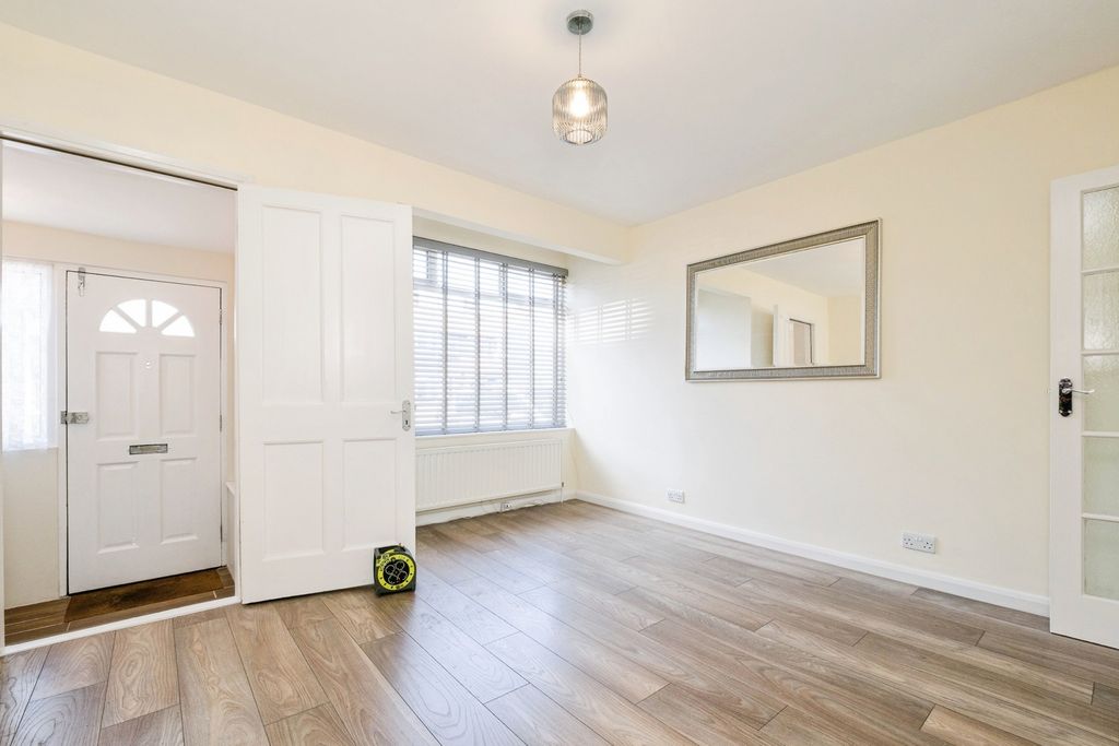Property photo 3 of 19 Pbox-Img.Jpg