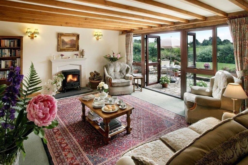 Property photo 2 of 11