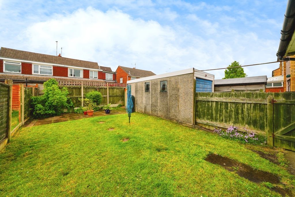 Property photo 2 of 17 Garden