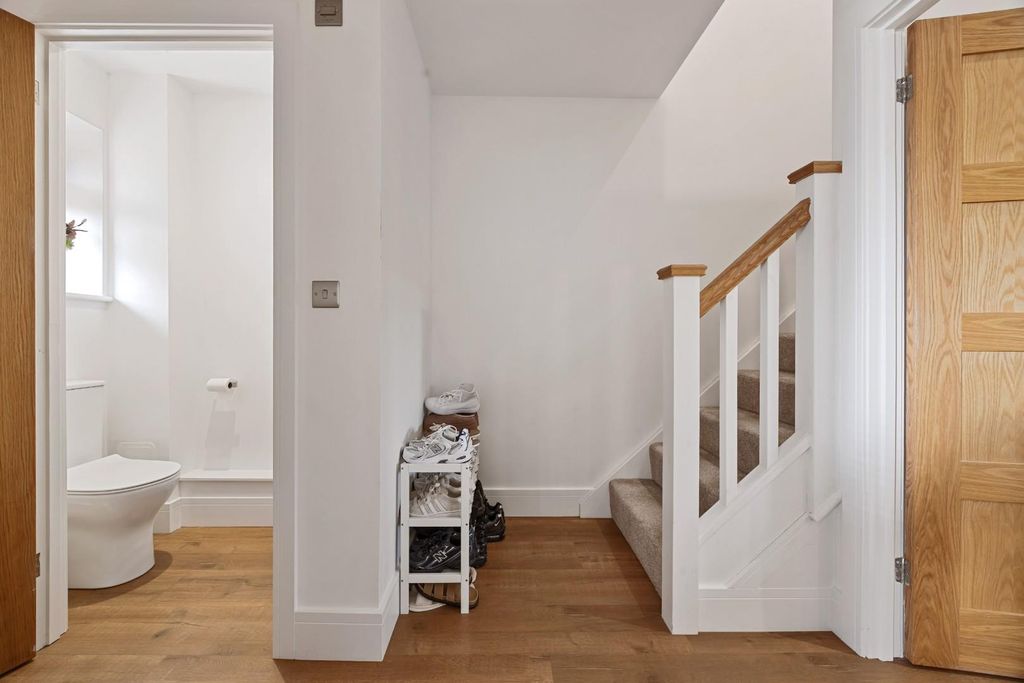 Property photo 3 of 27