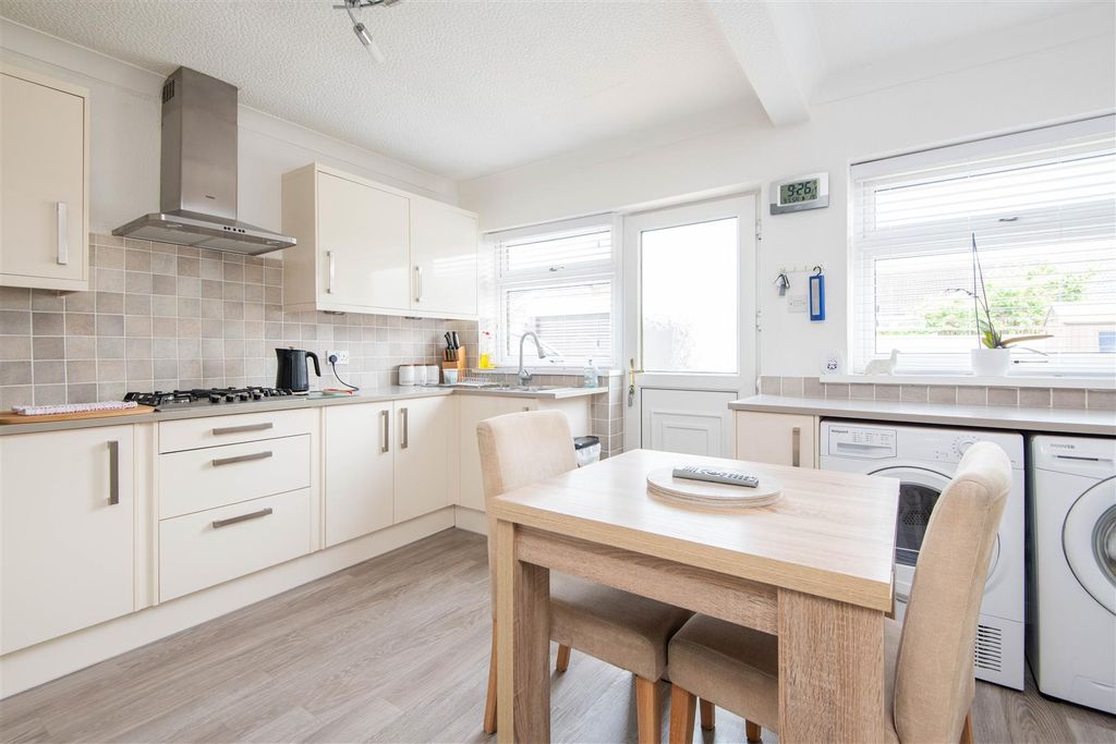 Property photo 2 of 17 Kitchen