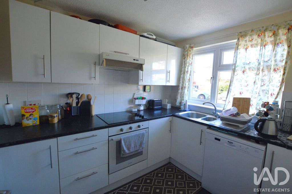 Property photo 2 of 10