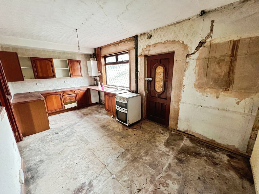 Property photo 3 of 14 Kitchen