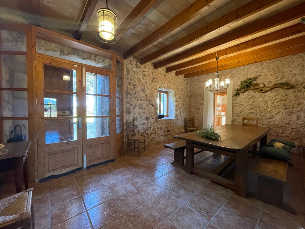 Property photo 3 of 19 3 82917 Entrance.Jpg