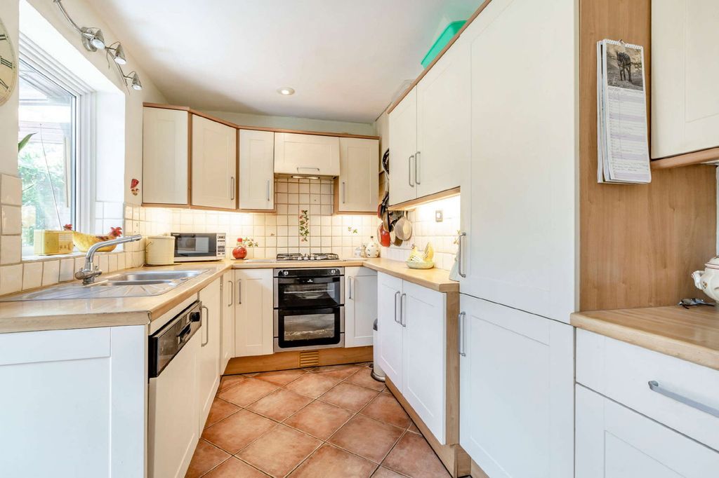 Property photo 3 of 20