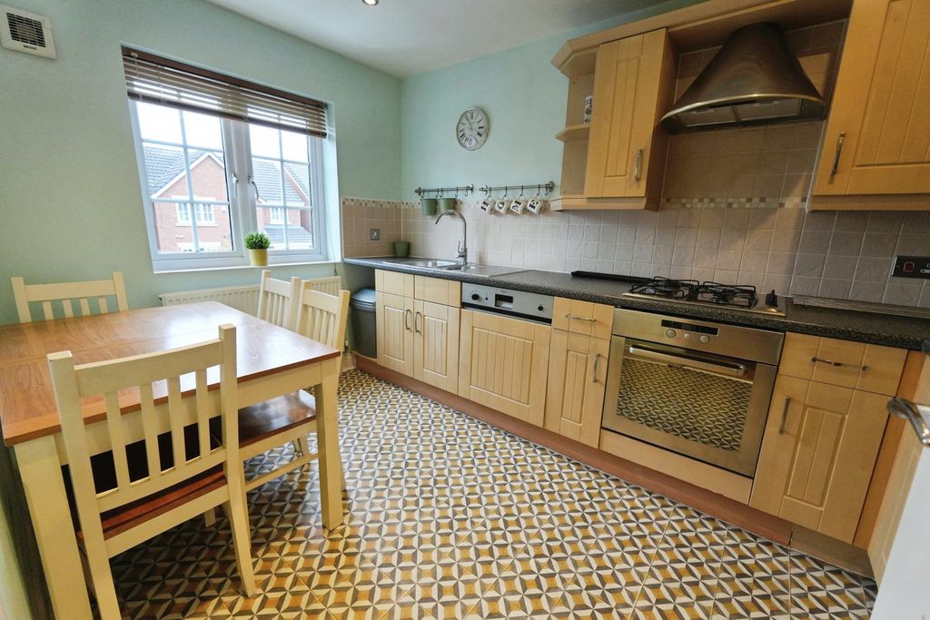 Property photo 3 of 20 Kitchen/Dining Room