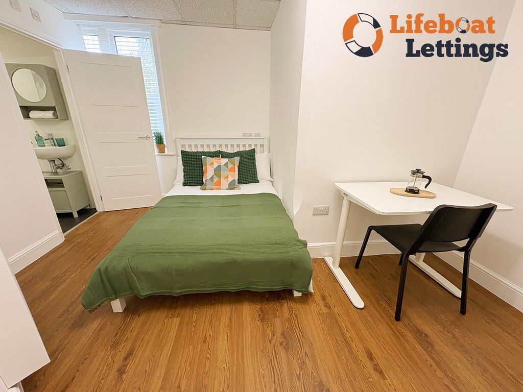 Property photo 1 of 8 Double Ensuite Bedroom A