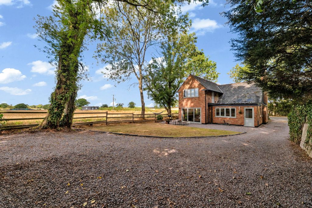 Property photo 2 of 35