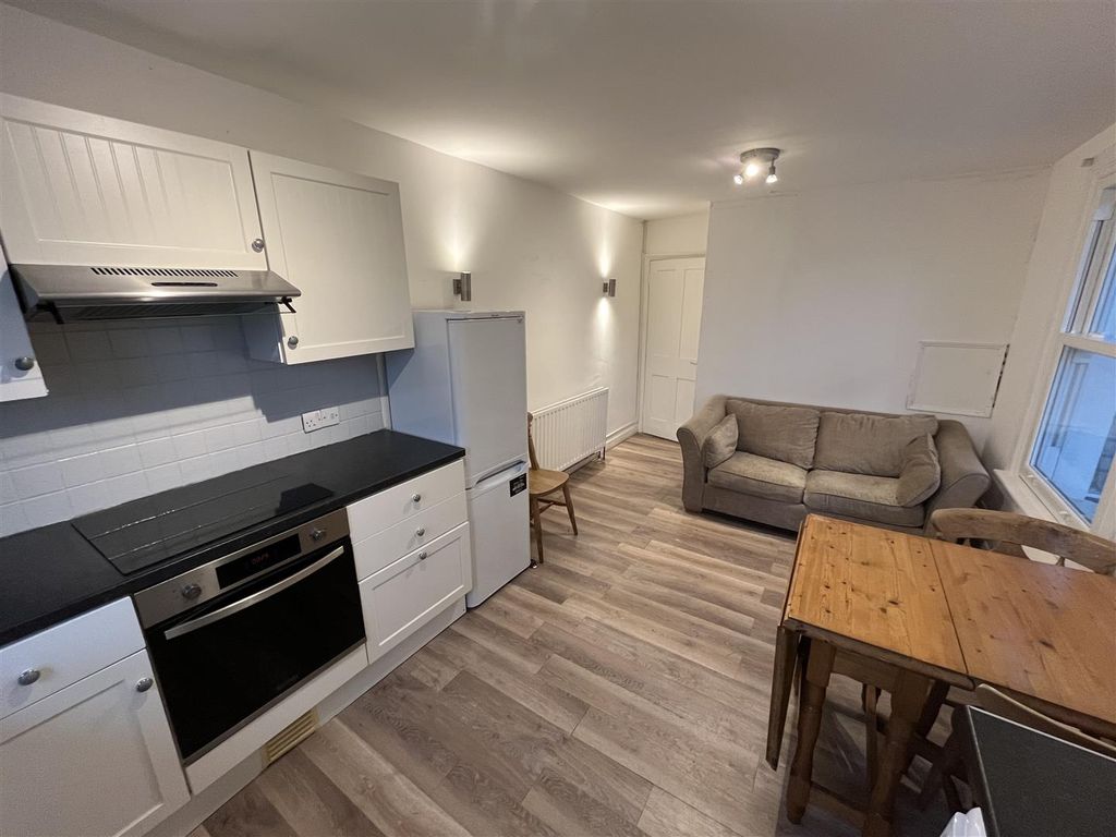 Property photo 1 of 8 Kitchen 3.Jpg