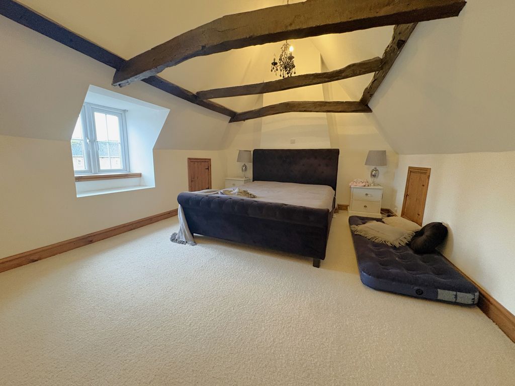 Property photo 1 of 4 Bedroom