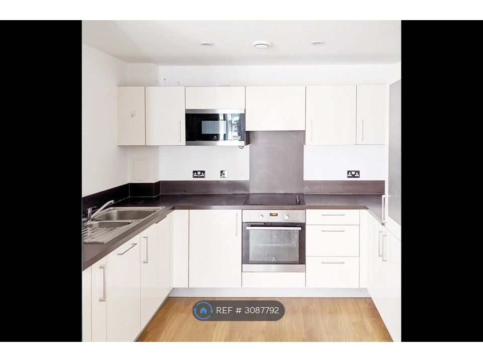 Property photo 2 of 9 Kitchen