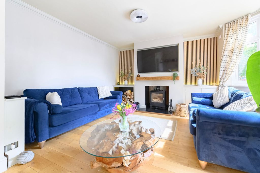 Property photo 2 of 31