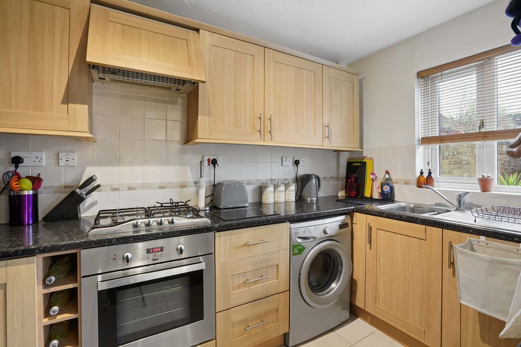 Property photo 3 of 9 Kitchen