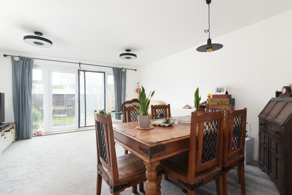 Property photo 3 of 18 44793011