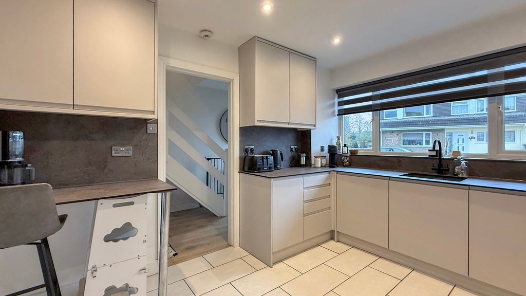 Property photo 3 of 14 Kitchen