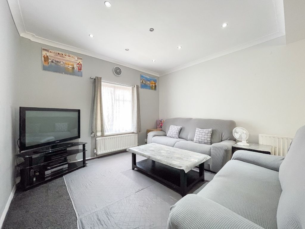 Property photo 3 of 15 4245115