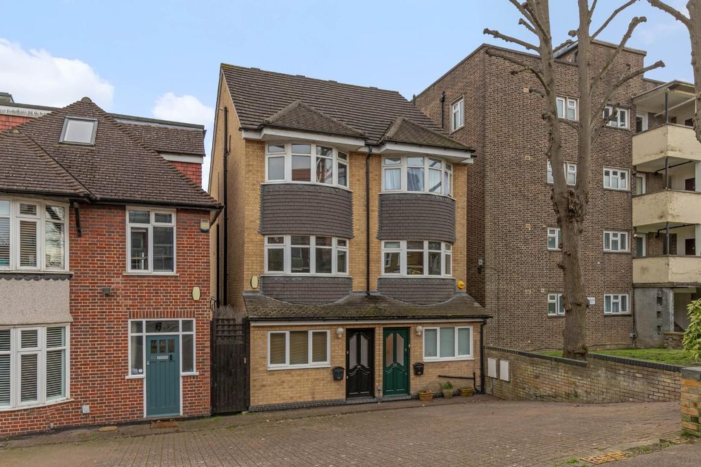 Property photo 3 of 15 58 St Germans Road, Se23 - 16.Jpg