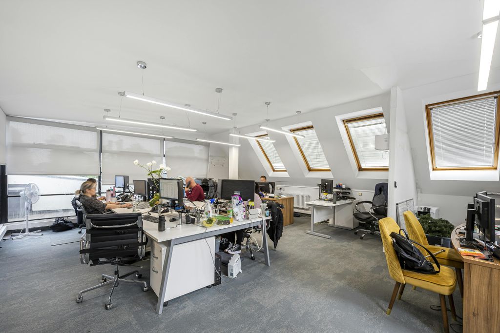 Property photo 3 of 8 842655 2.Jpg