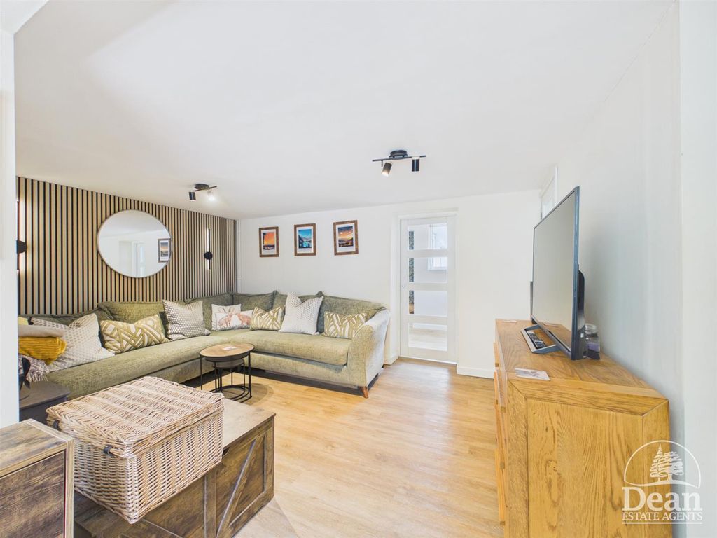 Property photo 3 of 37