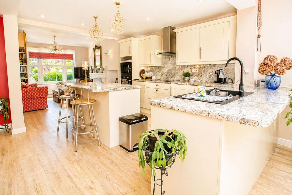 Property photo 2 of 30 23.Png