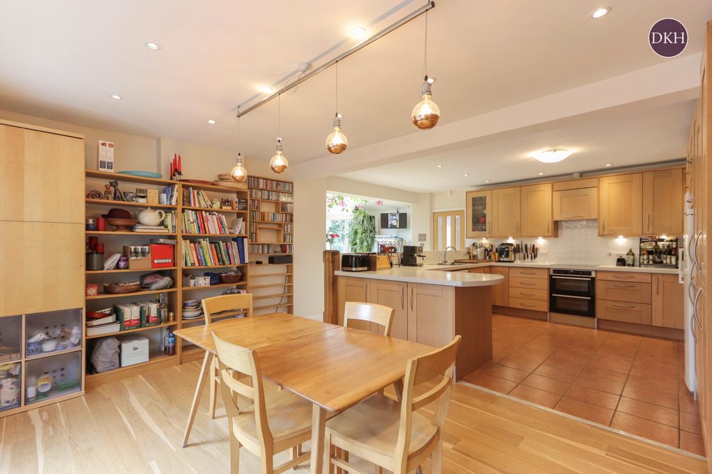 Property photo 2 of 34 Picture No. 42