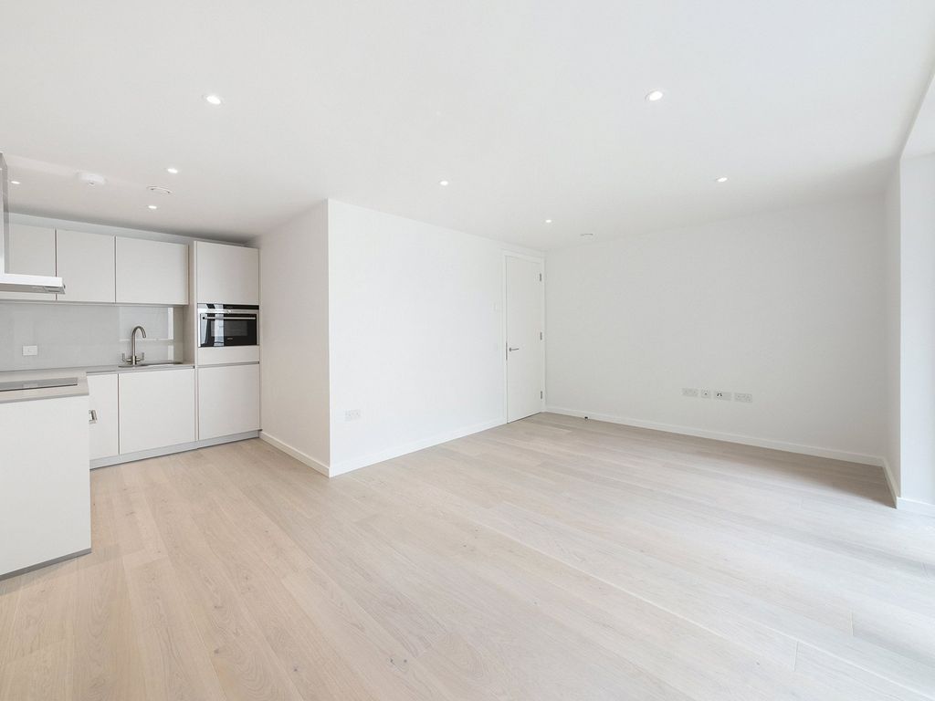 Property photo 3 of 9 Fouberts Place