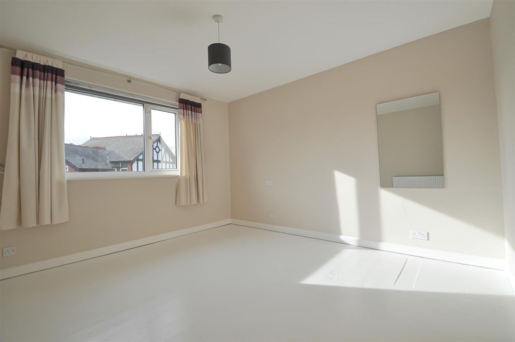 Property photo 2 of 6 Bedroom 1.Jpg