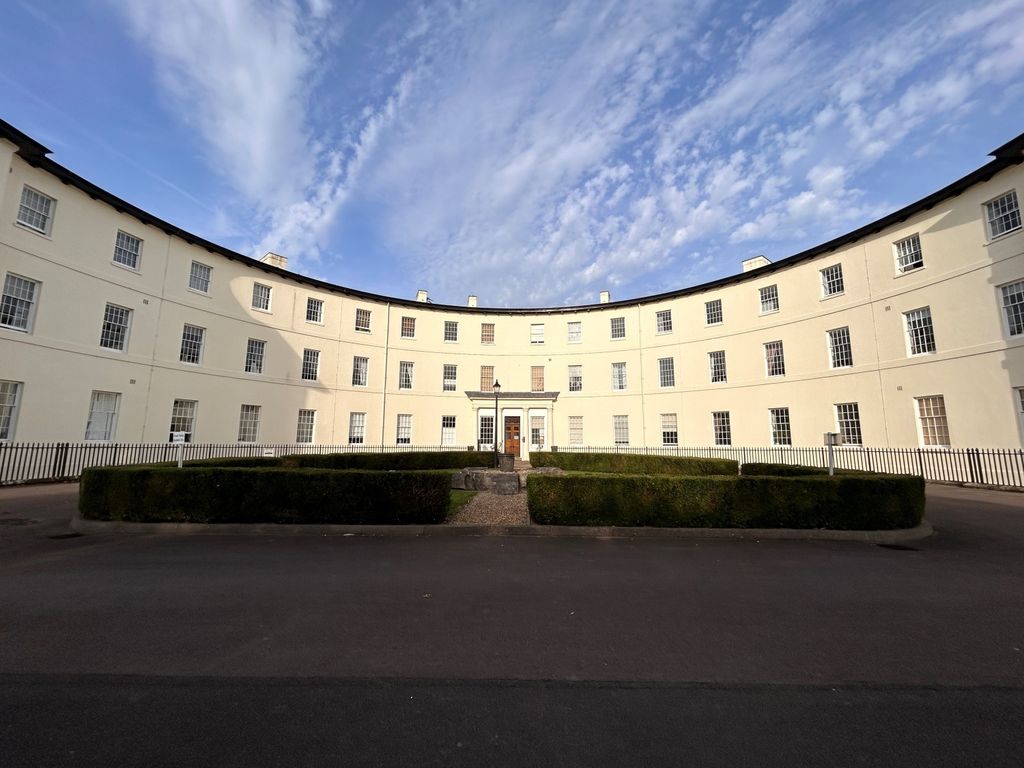Property photo 1 of 7 The Crescent Front