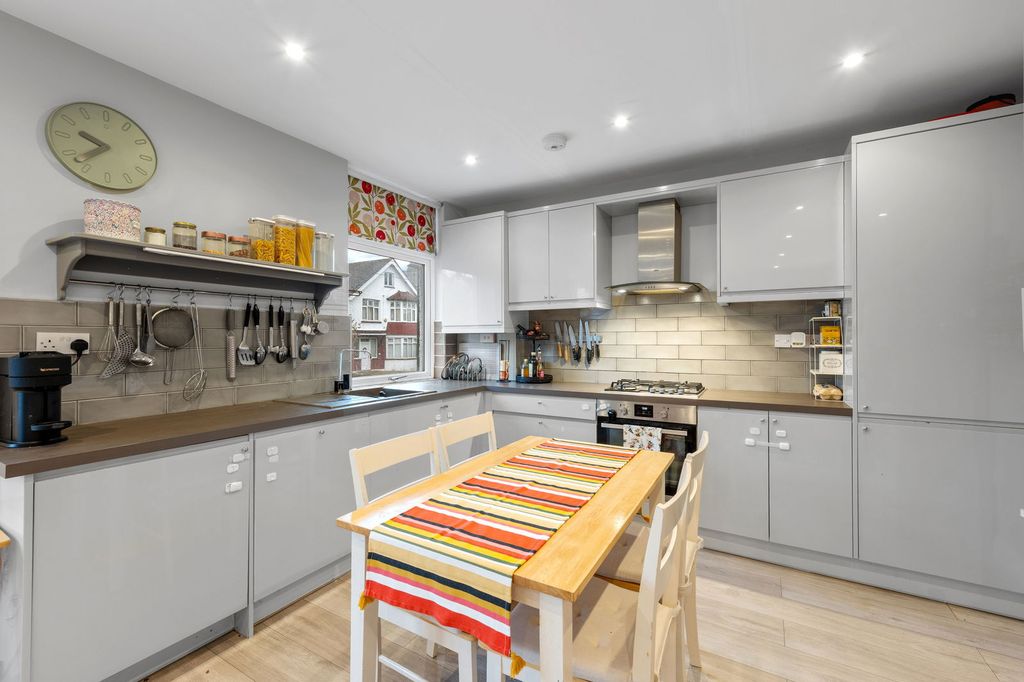 Property photo 3 of 23