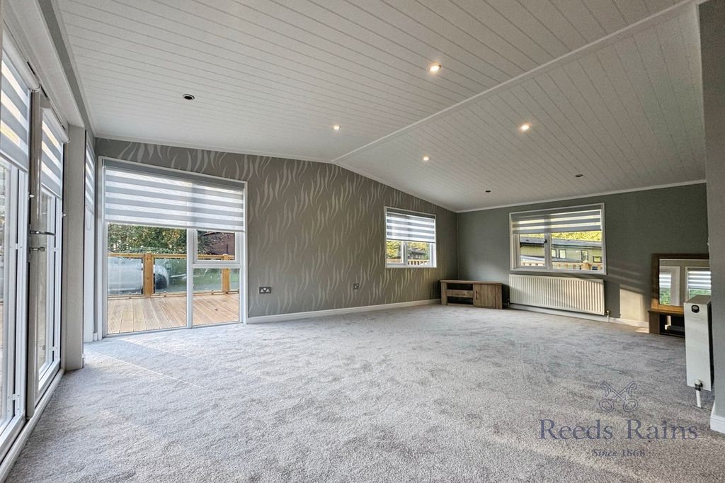 Property photo 3 of 15 Living Room