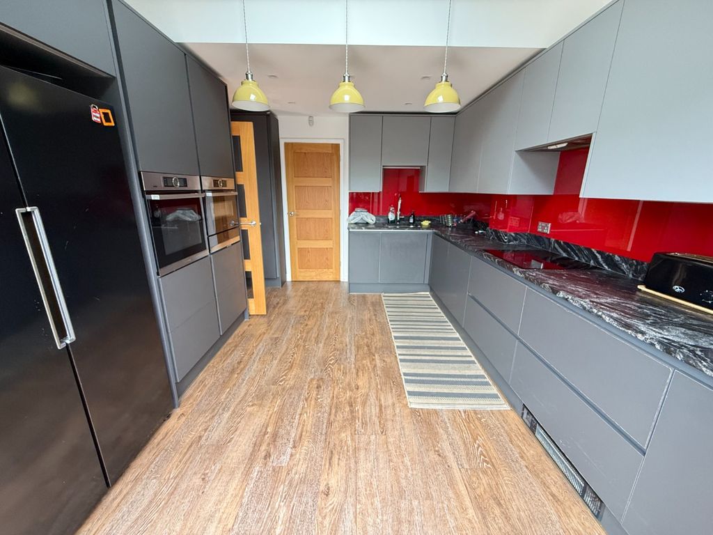 Property photo 2 of 19 5187883