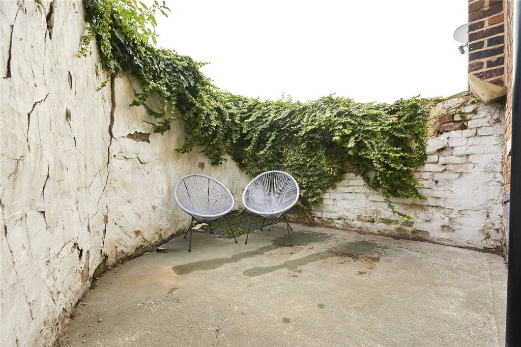 Property photo 2 of 33 Picture No. 38